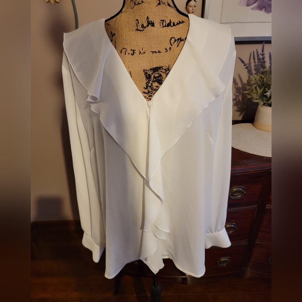 Gorgeous Off White Blouse by The Limited® Collection - Picture 2 of 7